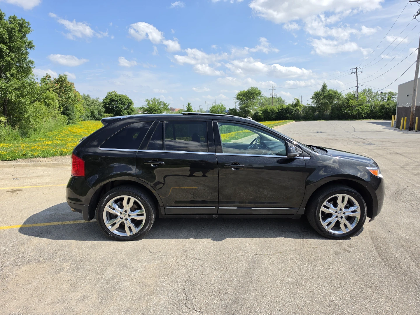 Black Ford Edge SUV - photo 3