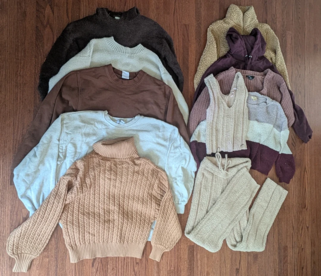 Bundle of Cozy Women's Sweaters and Loungewear xs-s-m - photo 2