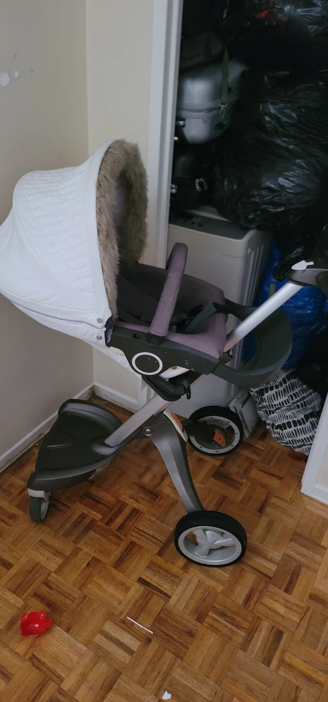 Stokke Xplory V5 Pram/Stroller - White Melange