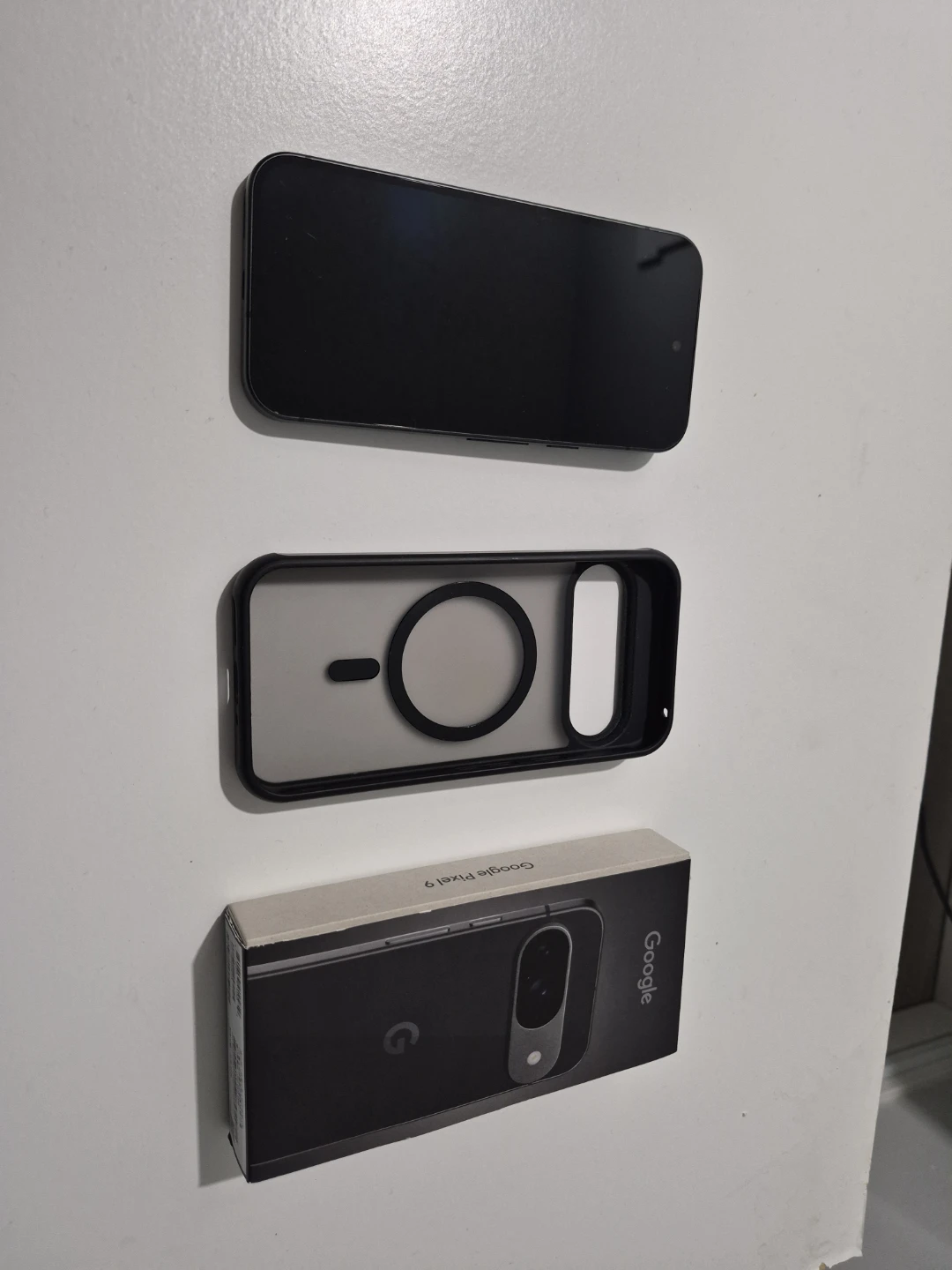 Google Pixel 9 phone with case and box - photo 2