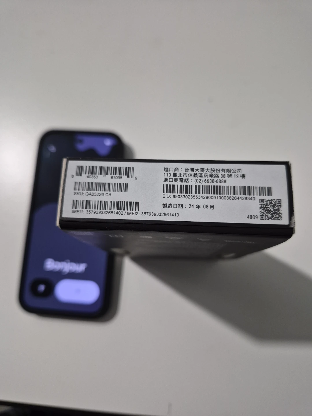 Google Pixel 9 phone with case and box - photo 4