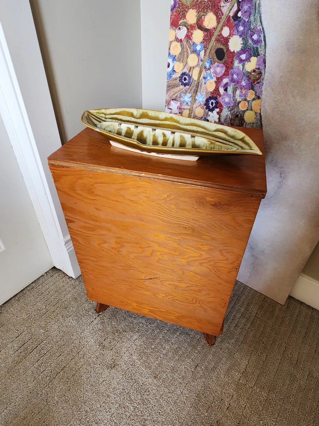 1940s Wooden Side Table with Shelves, pretty and practical - photo 2
