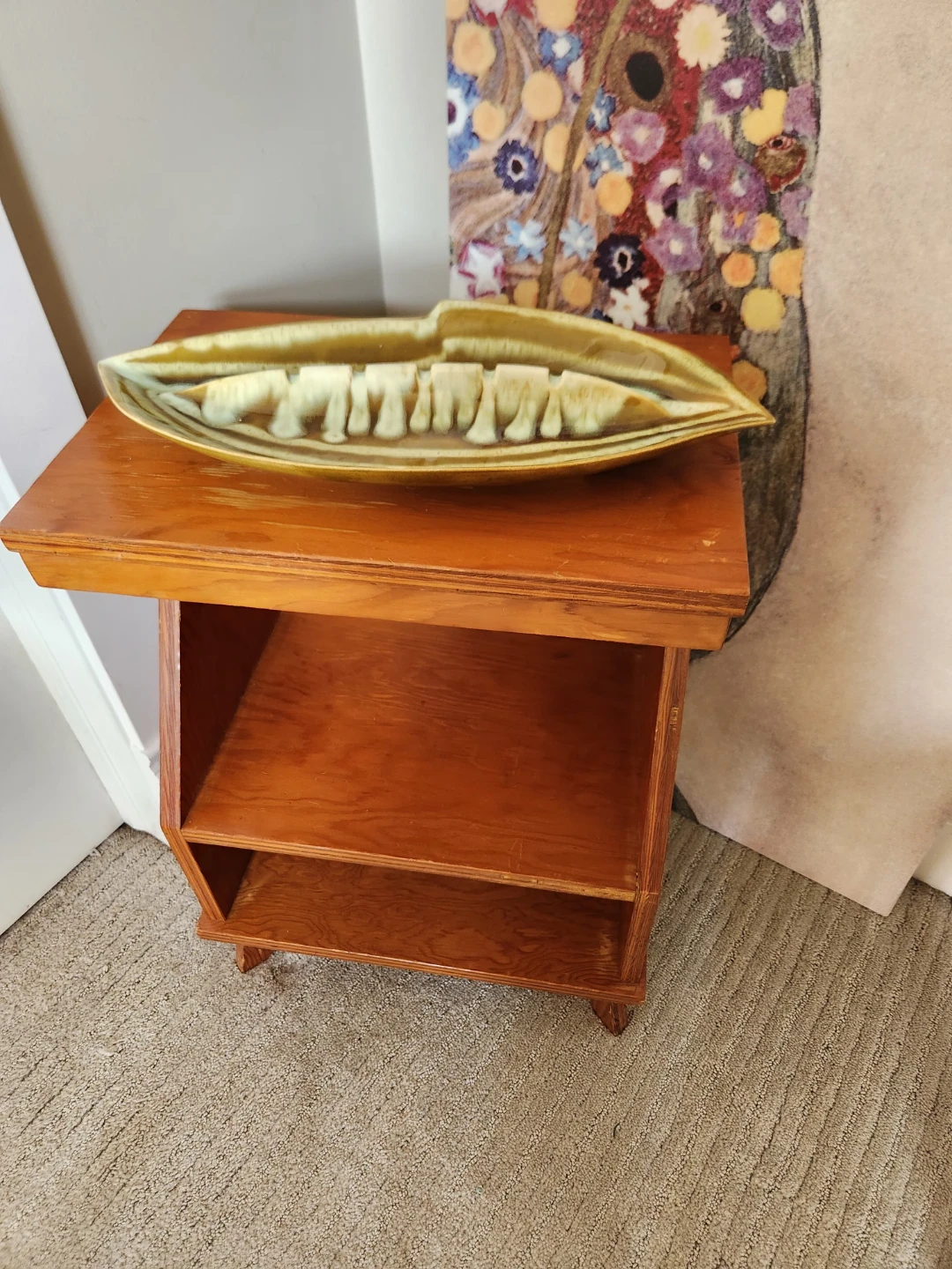 1940s Wooden Side Table with Shelves, pretty and practical - photo 4