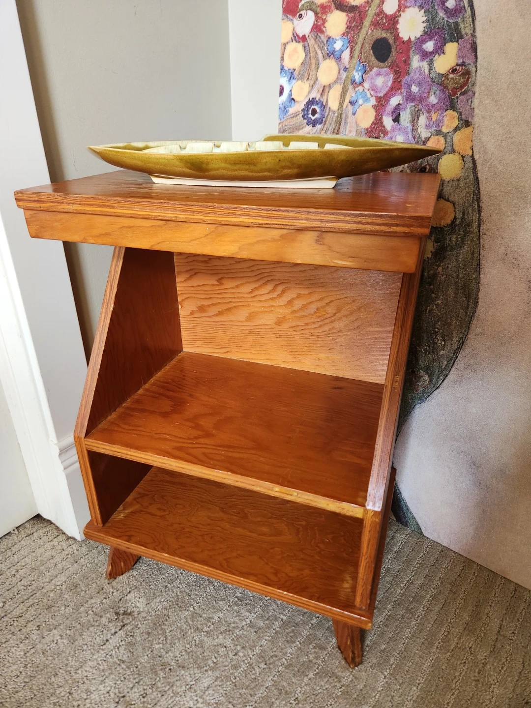 1940s Wooden Side Table with Shelves, pretty and practical - photo 5
