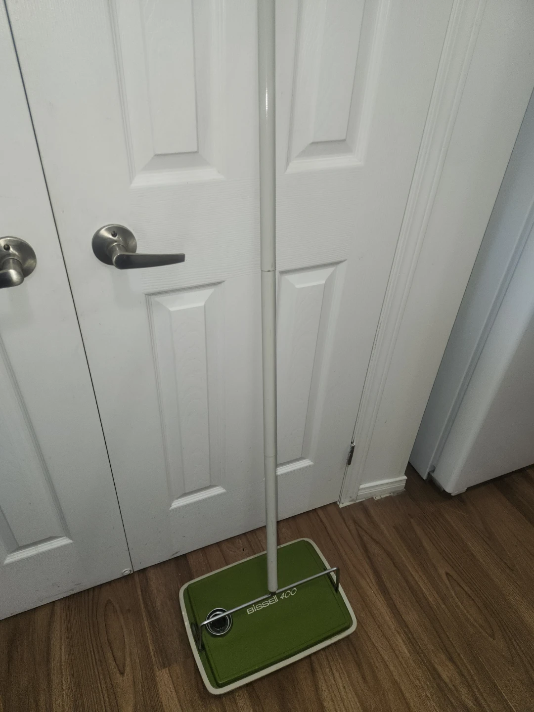 Bissell 400 Floor Sweeper - photo 3