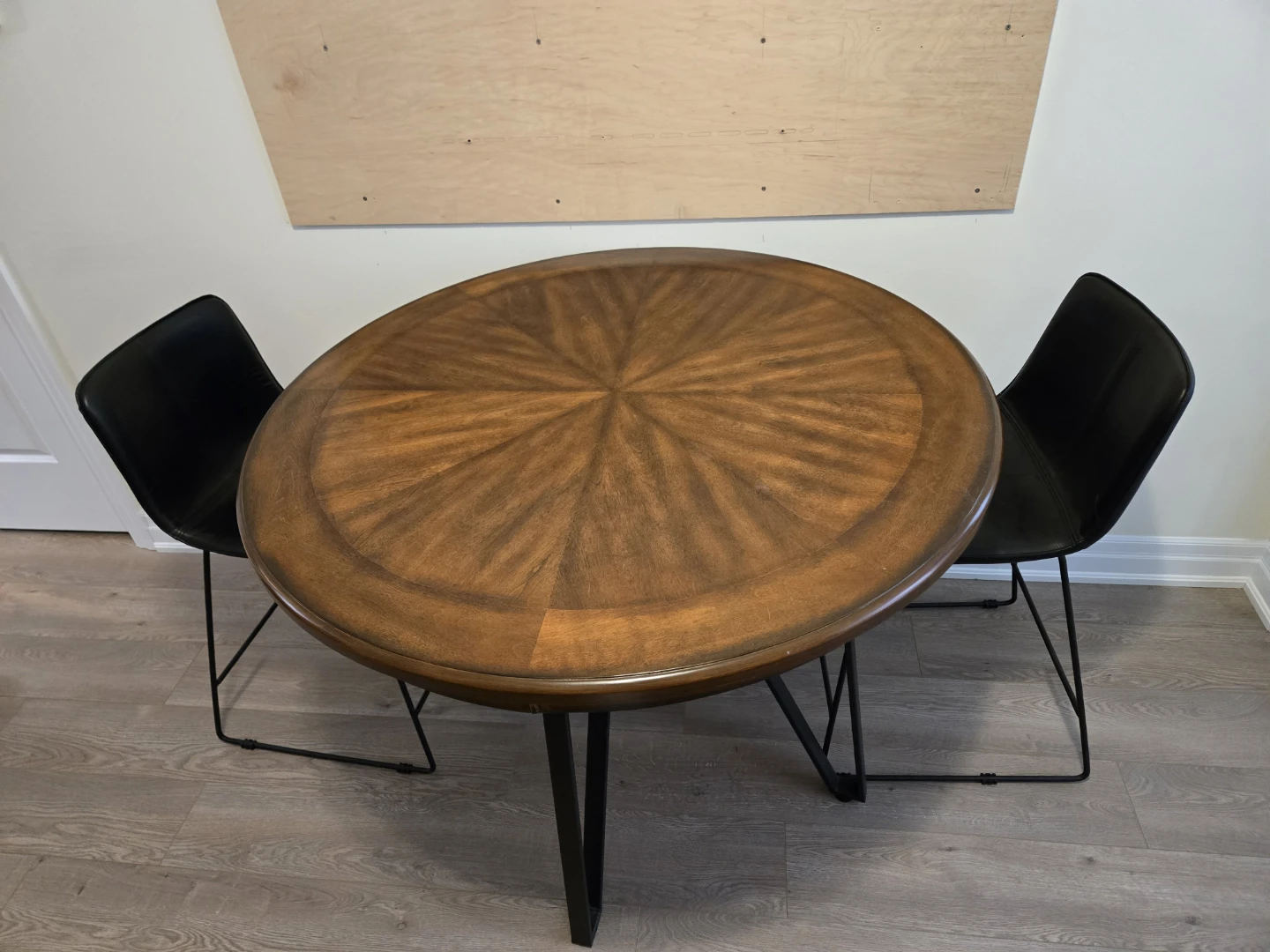 Moving sale-Leo Counter Height Table & 4 Stools - photo 4