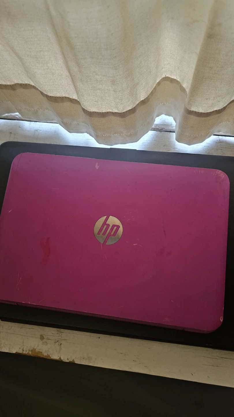 TWO NON-WORKING HP LAPTOPS FOR PARTS