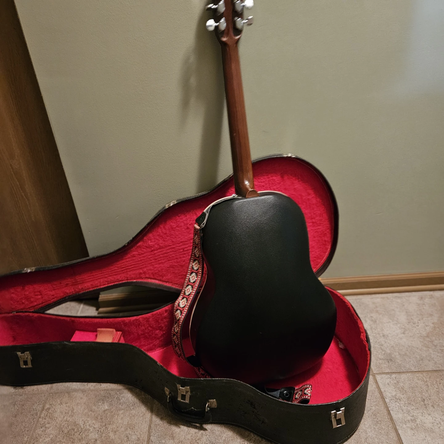 Vintage guitar - photo 2