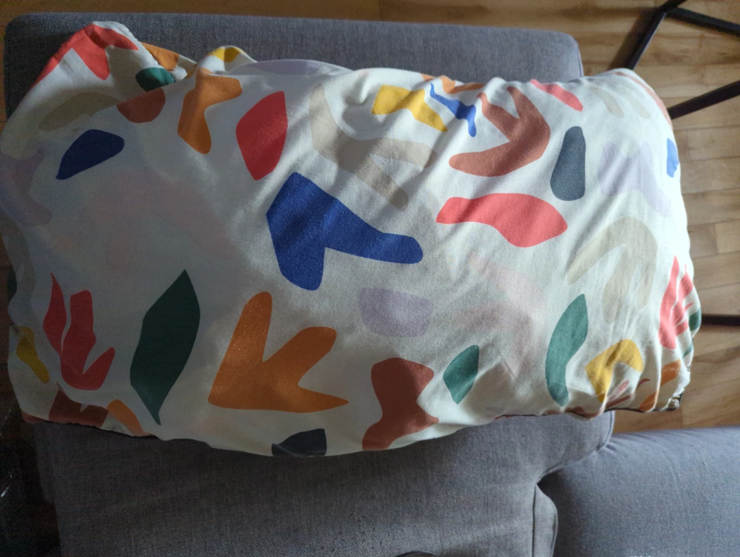 Pillowcase with abstract colourful print