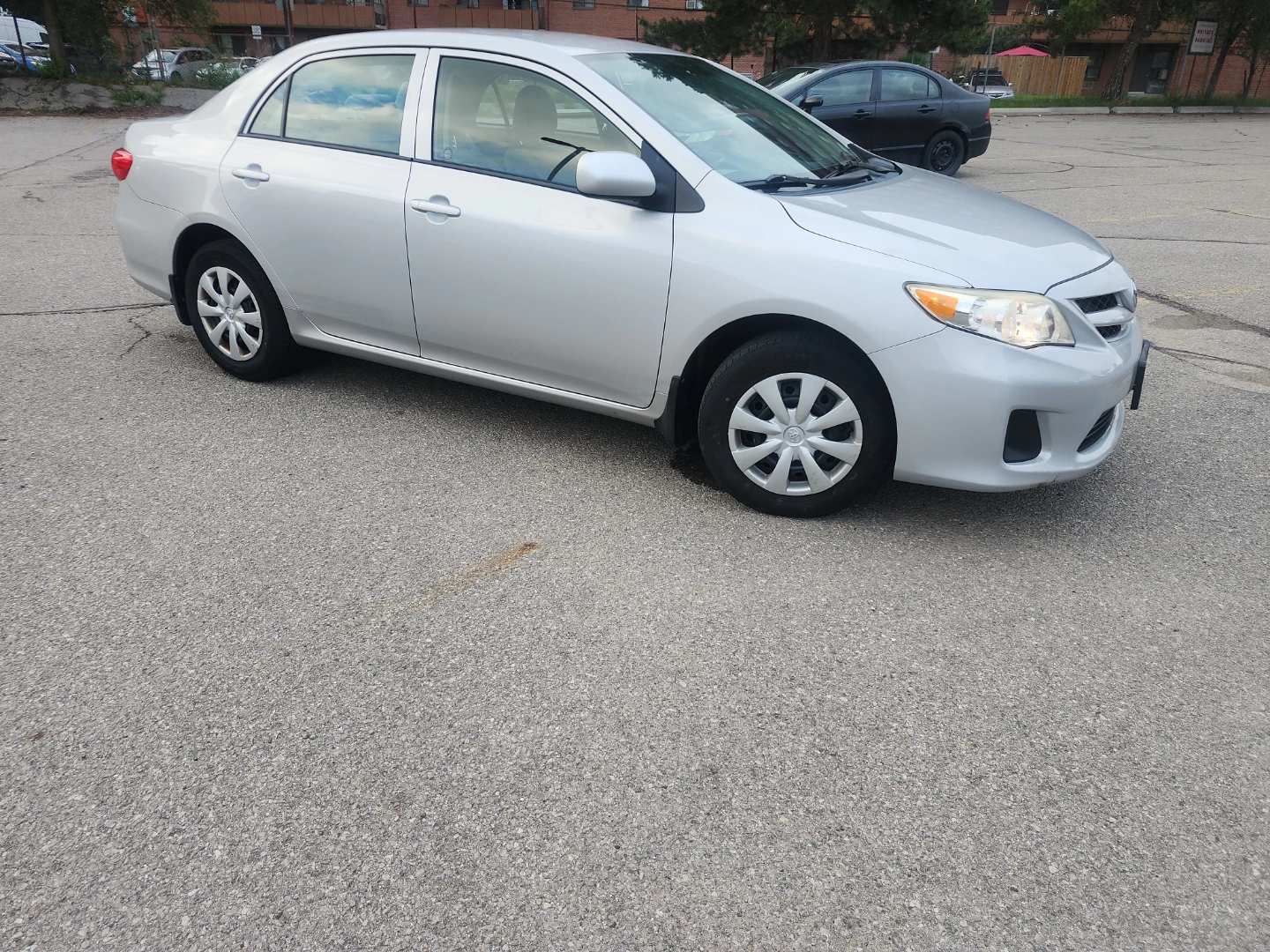Silver Toyota Corolla certified CLEAN CARFAX ONE OWNER - photo 3