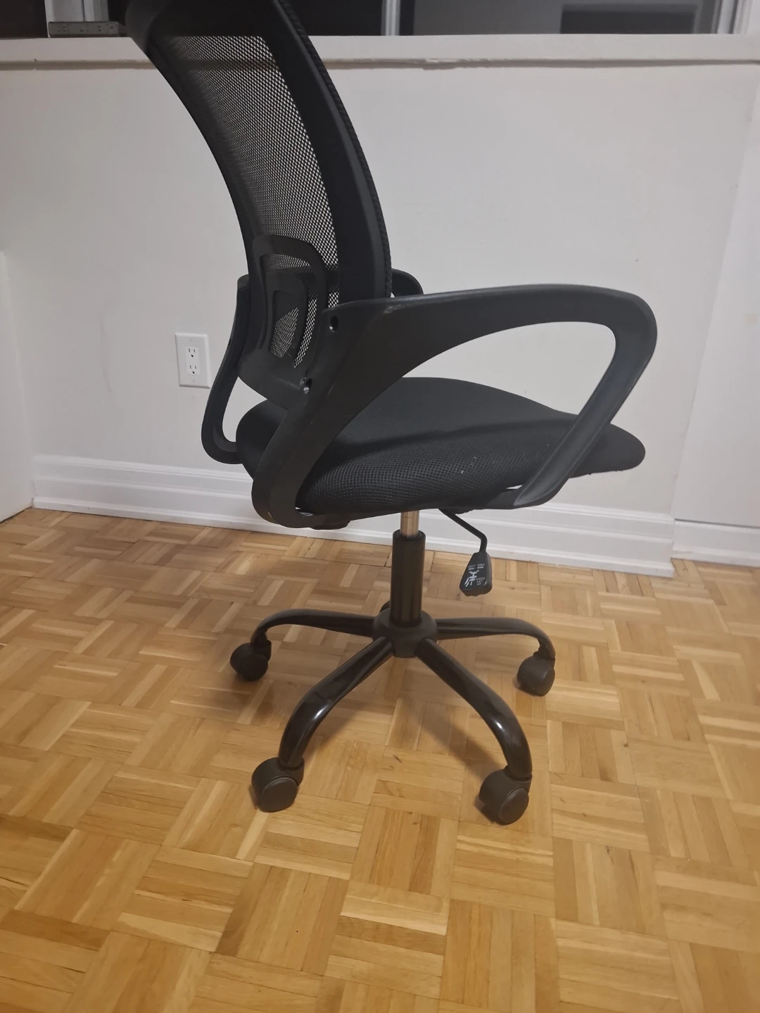 Black Mesh Office Chair - photo 2