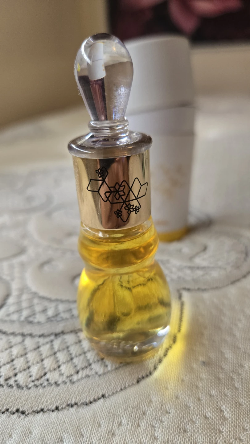 Expensive woman's perfume. - photo 2