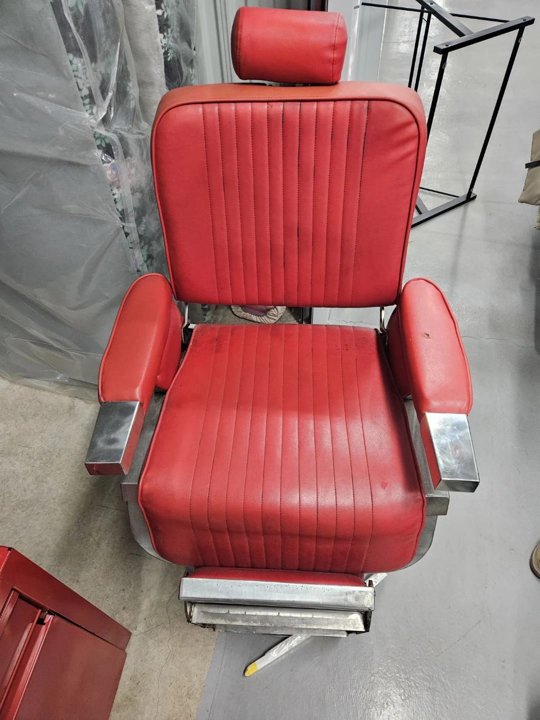 Red Barber Chair with Footrest - photo 2