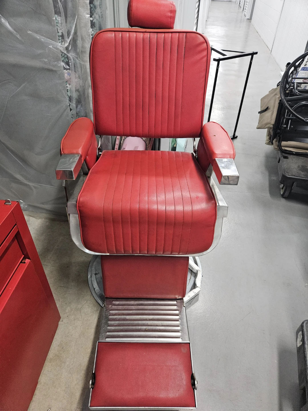 Red Barber Chair with Footrest - photo 3