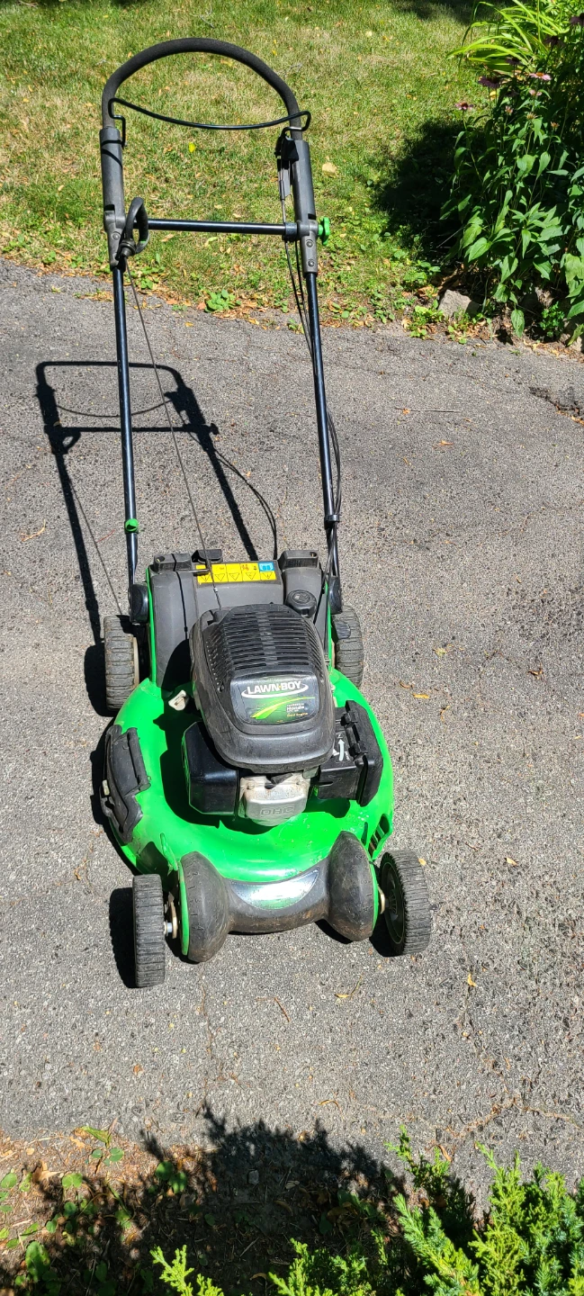 Lawnboy Self-Propelled Mulching Lawnmower with Honda Engine - photo 4