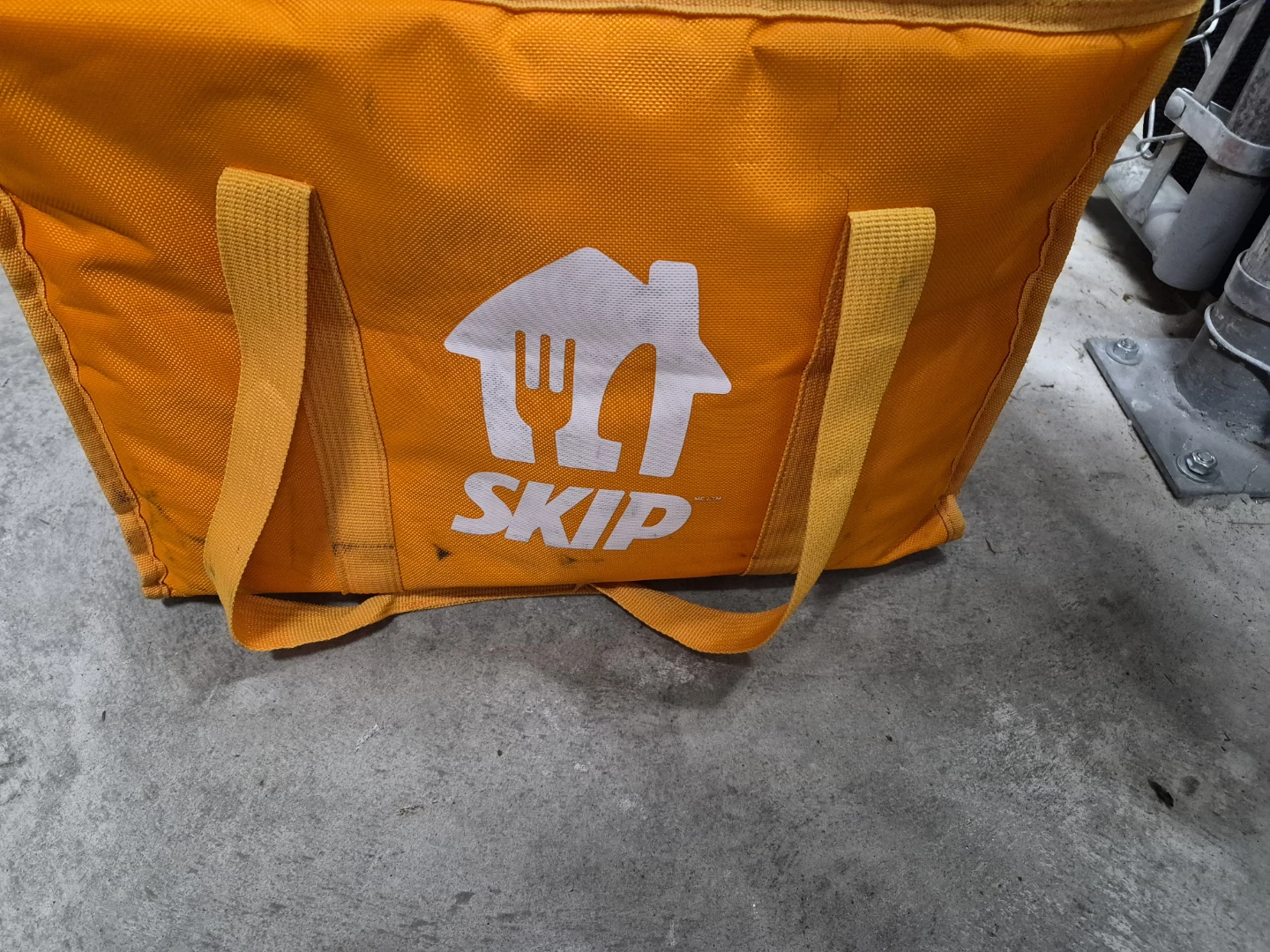 SkipTheDishes Delivery Bag with DoorDash Apron - photo 5