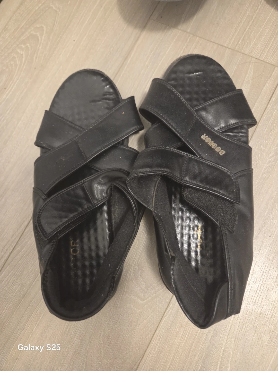 DOUGLAS Black Sandals