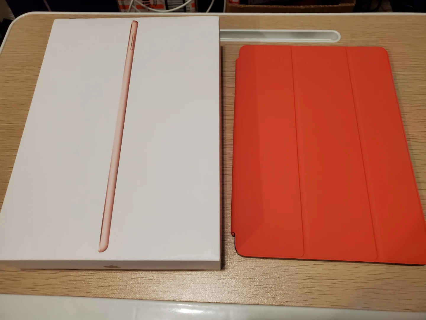 ipad 8 gold 32gb WIFI w smartcover. - photo 2
