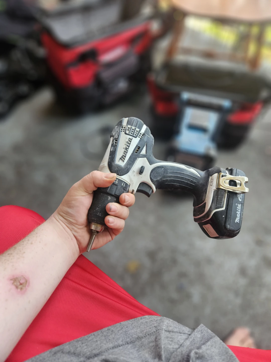 Makita Drill, Porter-Cable Oscillating Tool, Makita Radio, - photo 4
