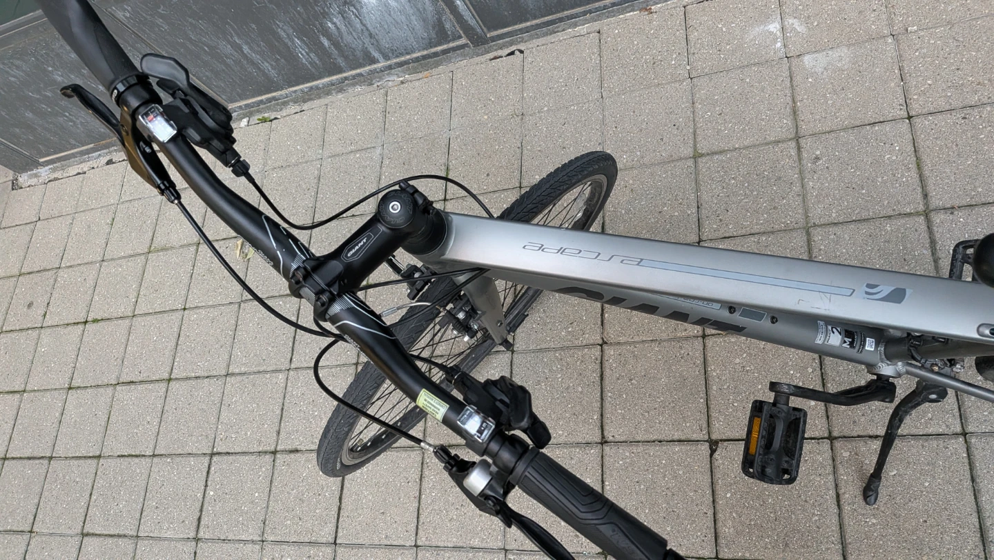 Giant Escape Hybrid Bicycle - photo 2