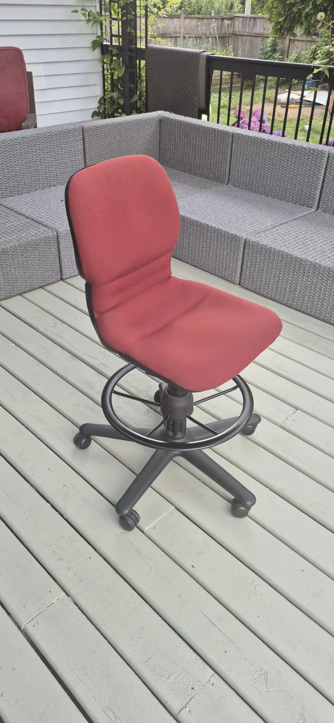 Steelcae Red Adjustable Office Chair with Footrest - photo 2