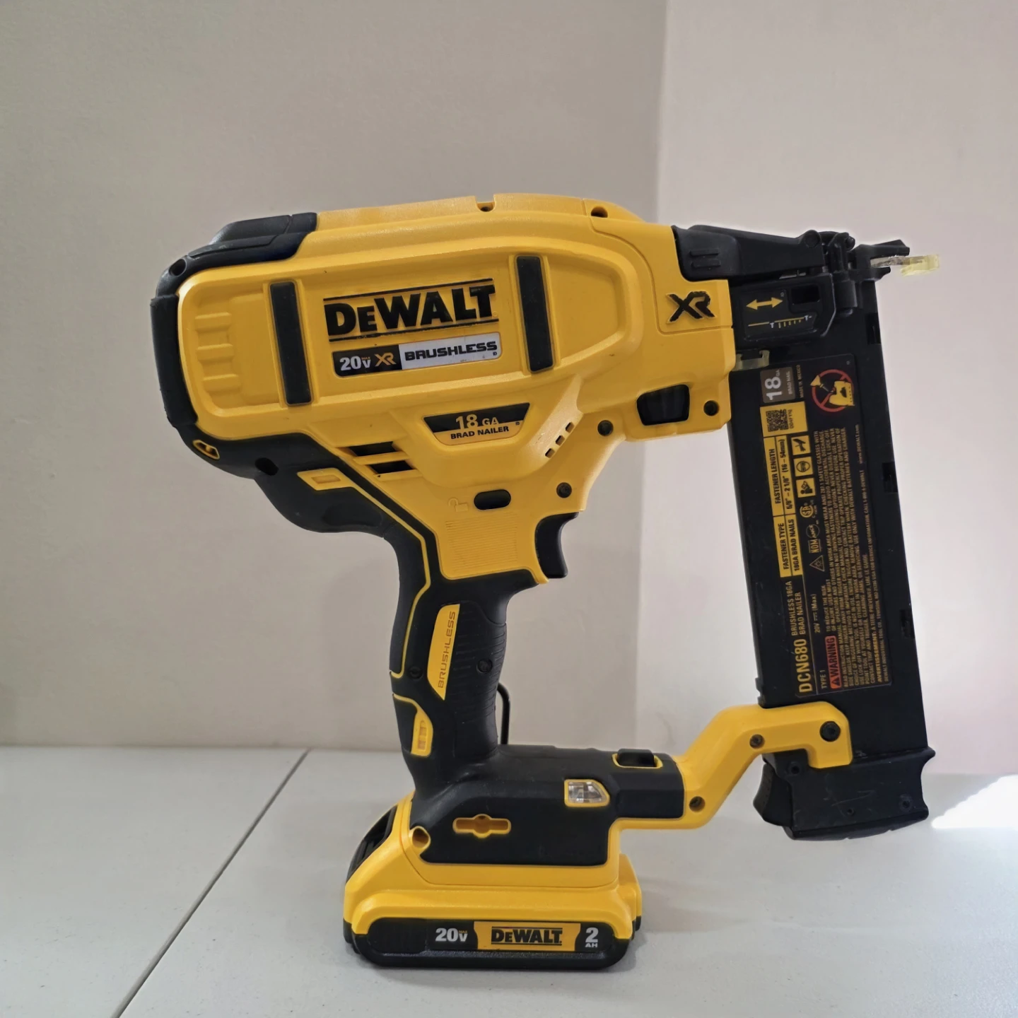 DeWalt 20V XR Brushless 18-Gauge Brad Nailer (DCN680)