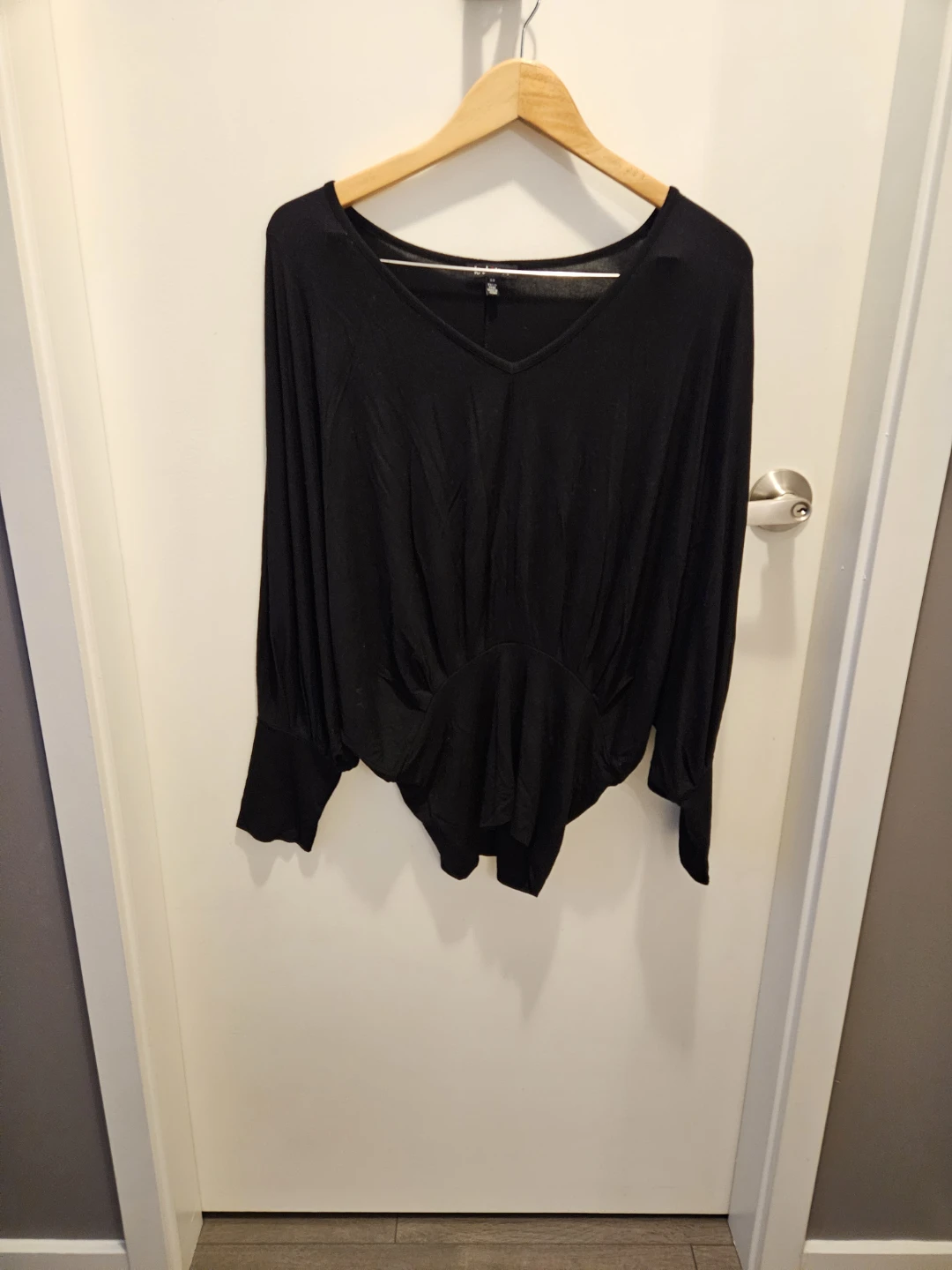 Le Château Black Batwing Sleeve Top