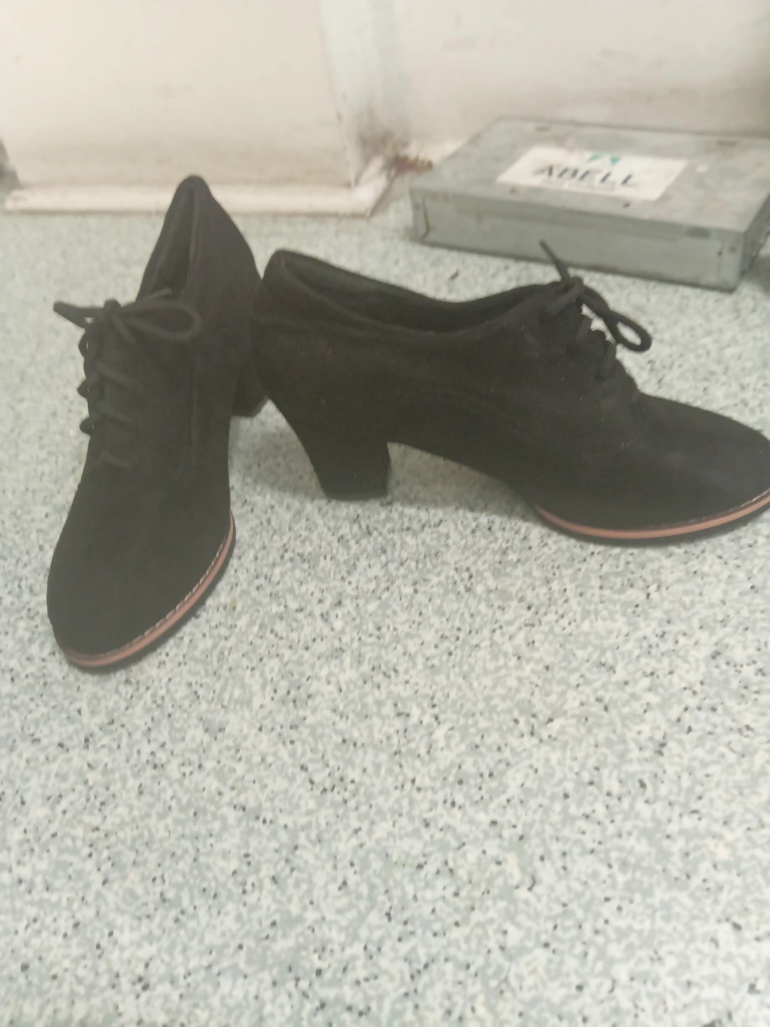 Black Lace-Up Heeled Oxford Shoes - photo 3