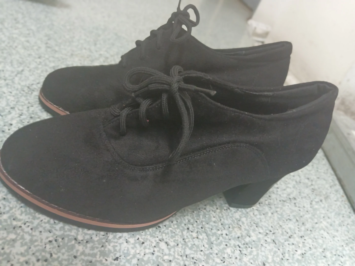 Black Lace-Up Heeled Oxford Shoes - photo 4