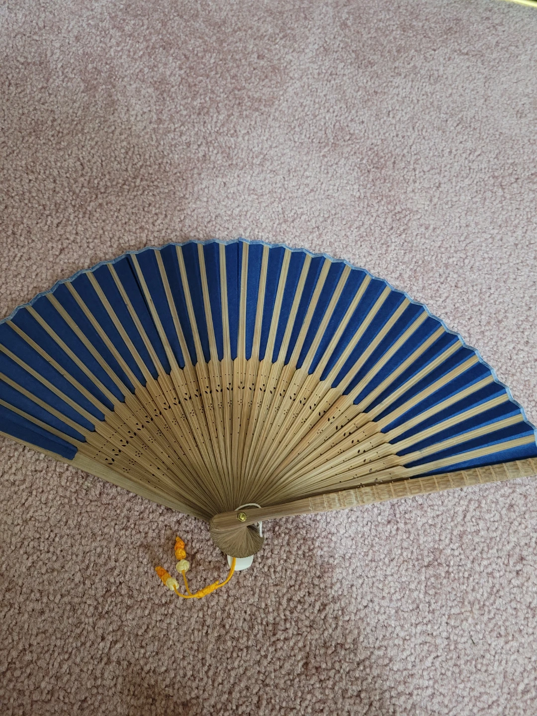 Blue folding fan with wooden handle - photo 2