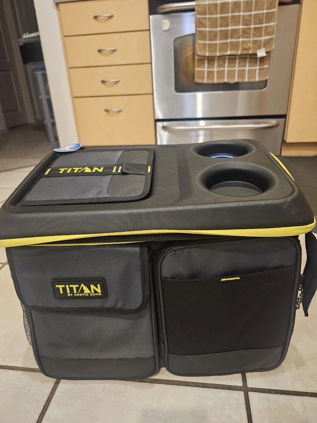 Titan by Arctic Zone Cooler Bag with Tabletop - photo 2
