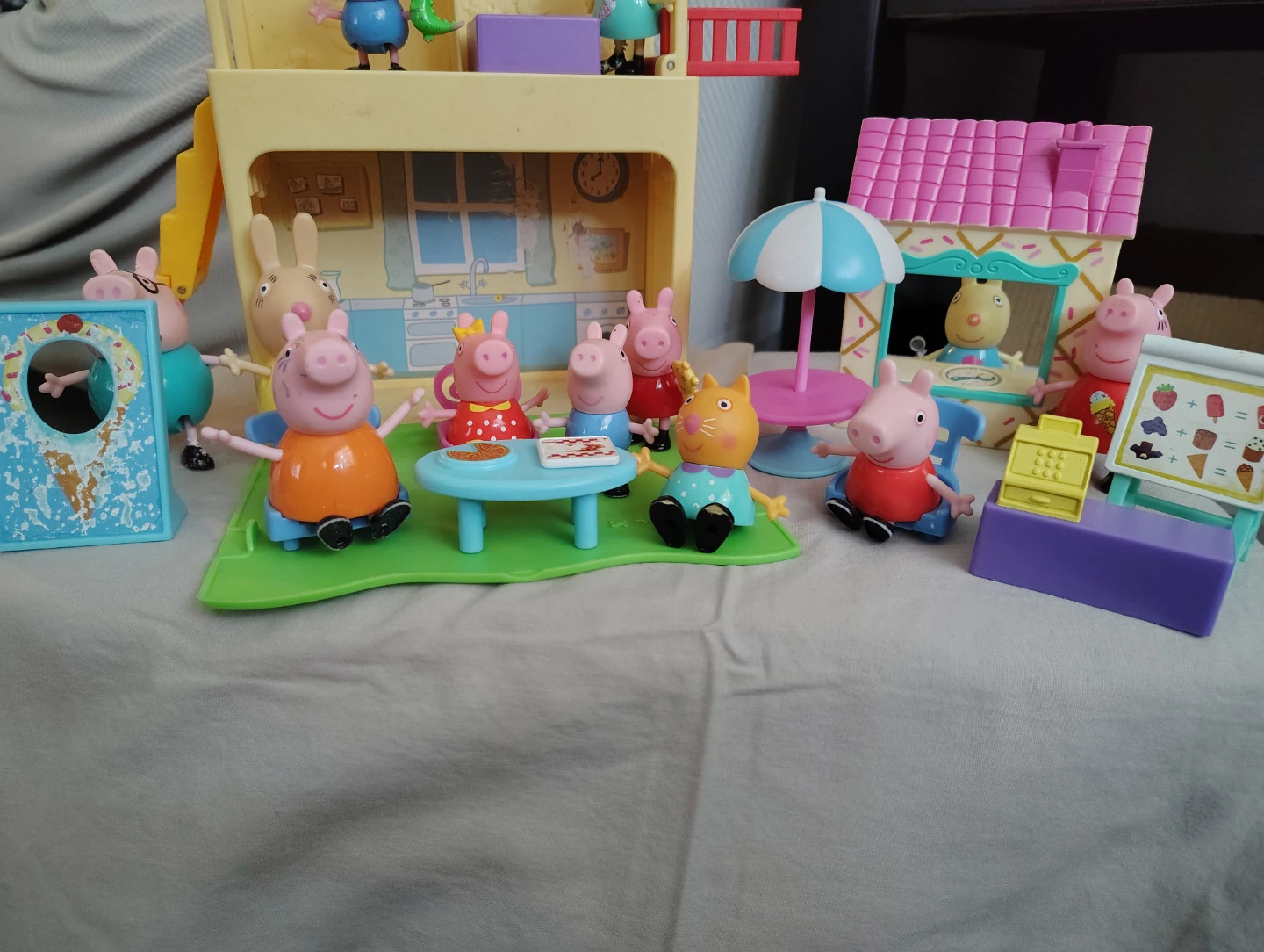 Peppa Pig Playset with Figures