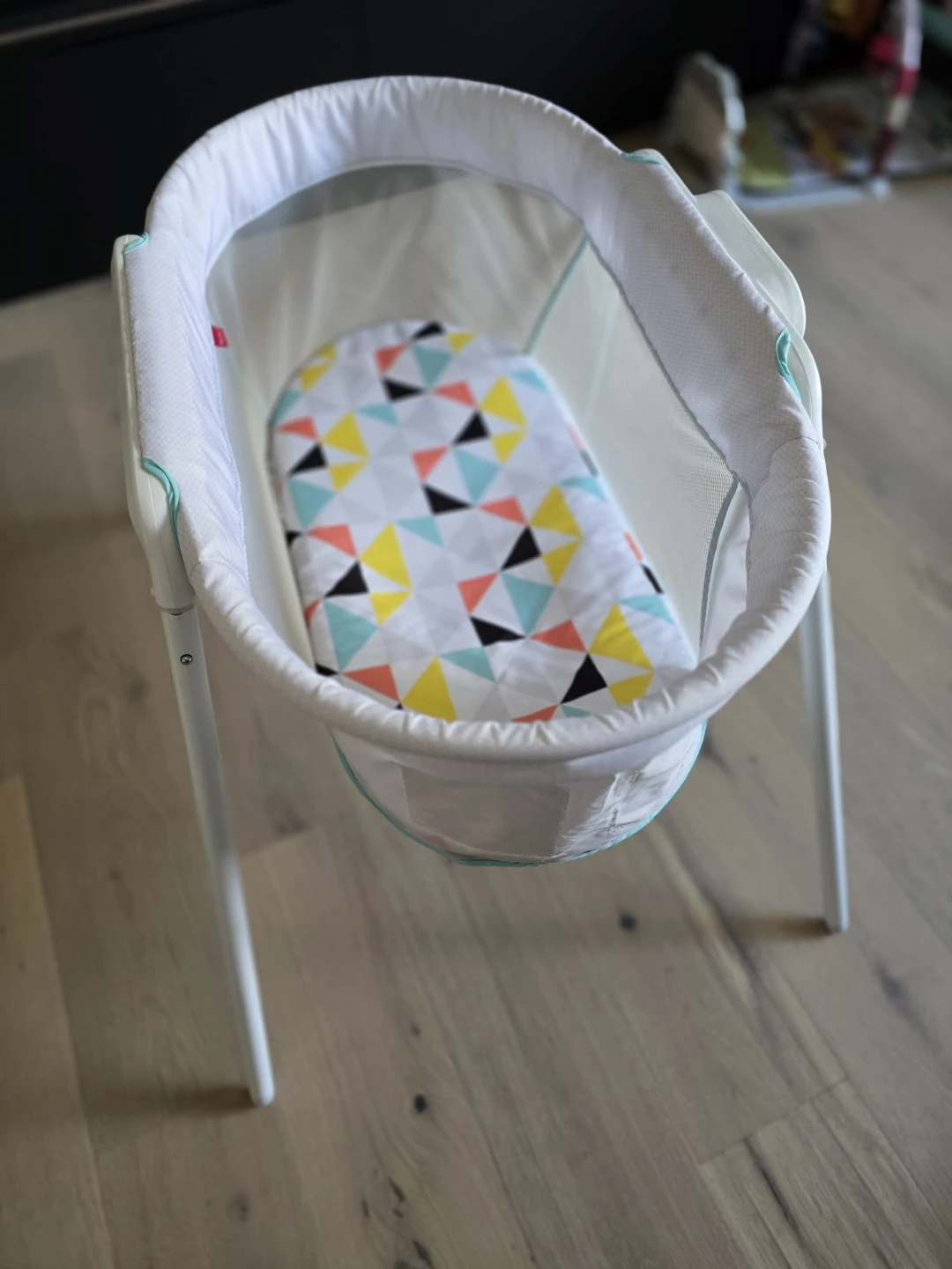 Fisher-Price Soothing Motions Bassinet - photo 2