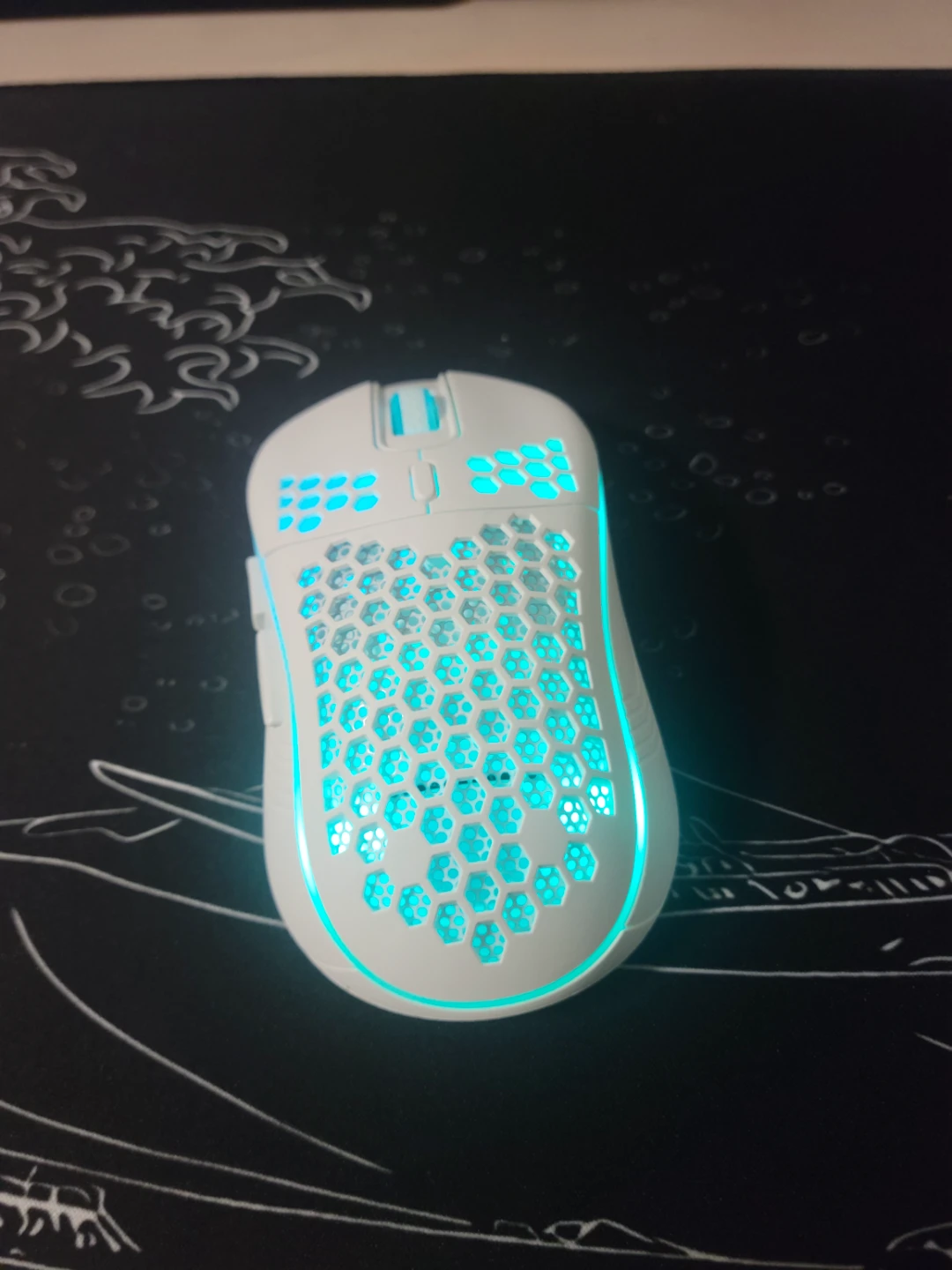 White Wireless Gaming Mouse with USB Dongle - photo 2