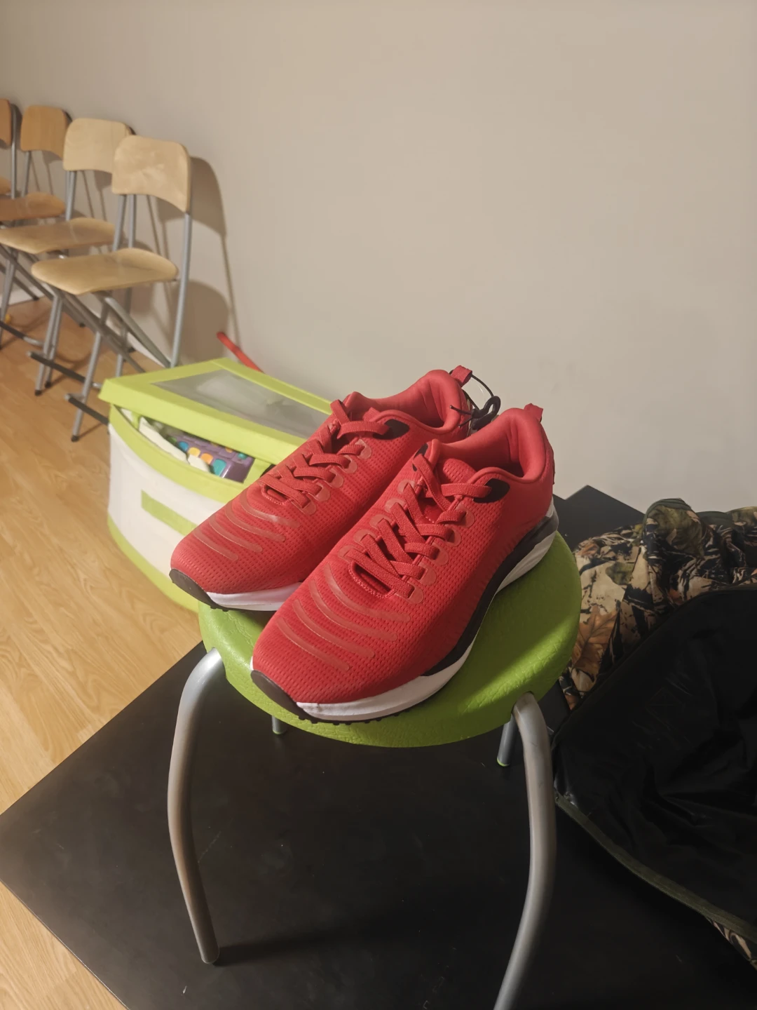 Athletic shoe us 10 brand new