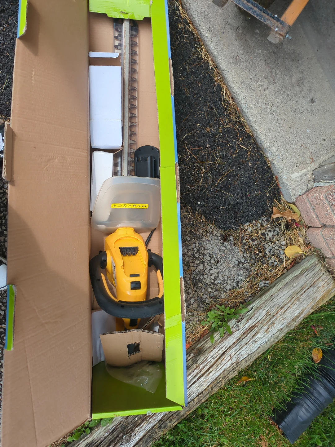 Recharge Tools 20" Cordless Hedge Trimmer