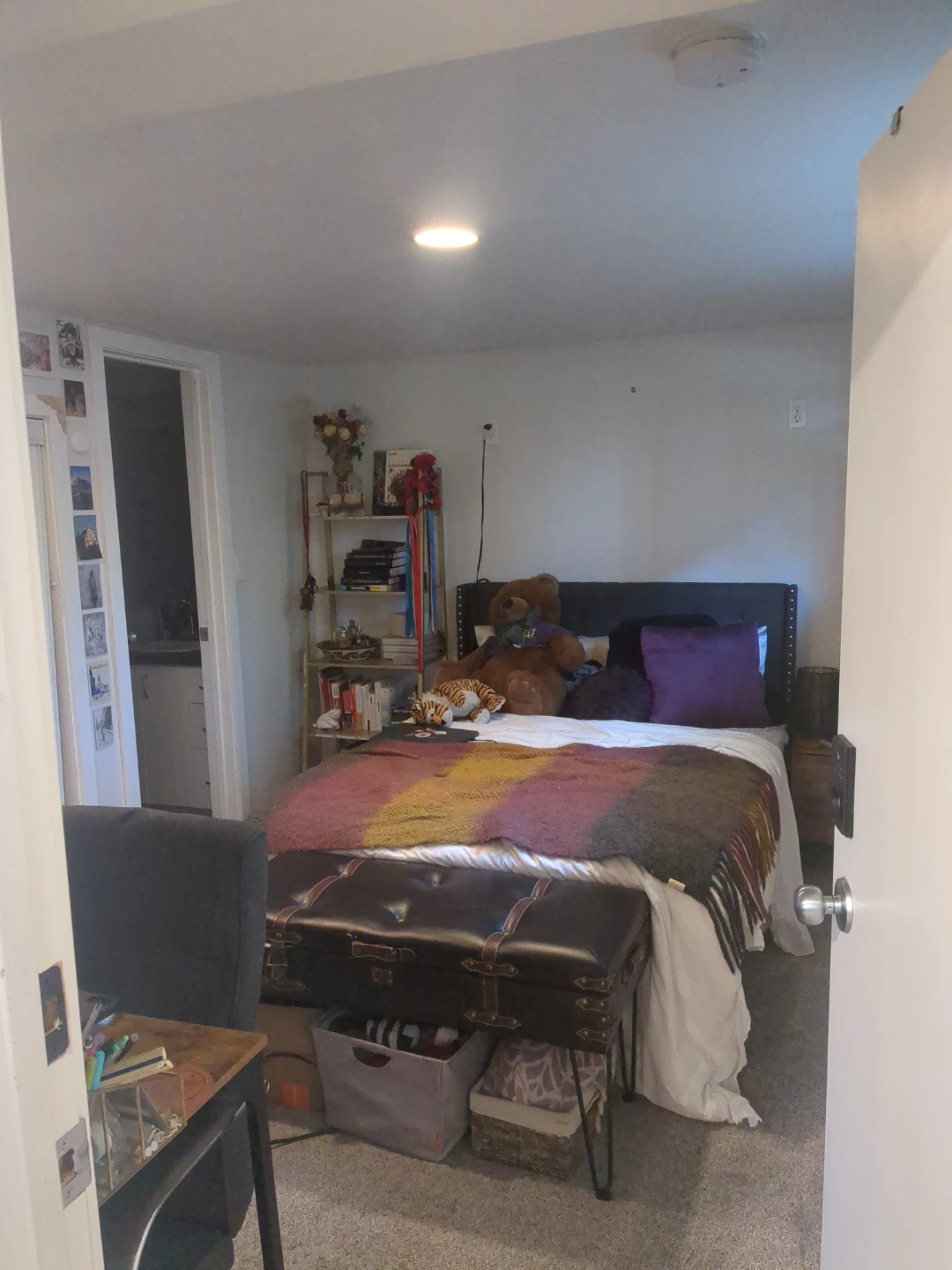 Room for rent in Banff Trail!