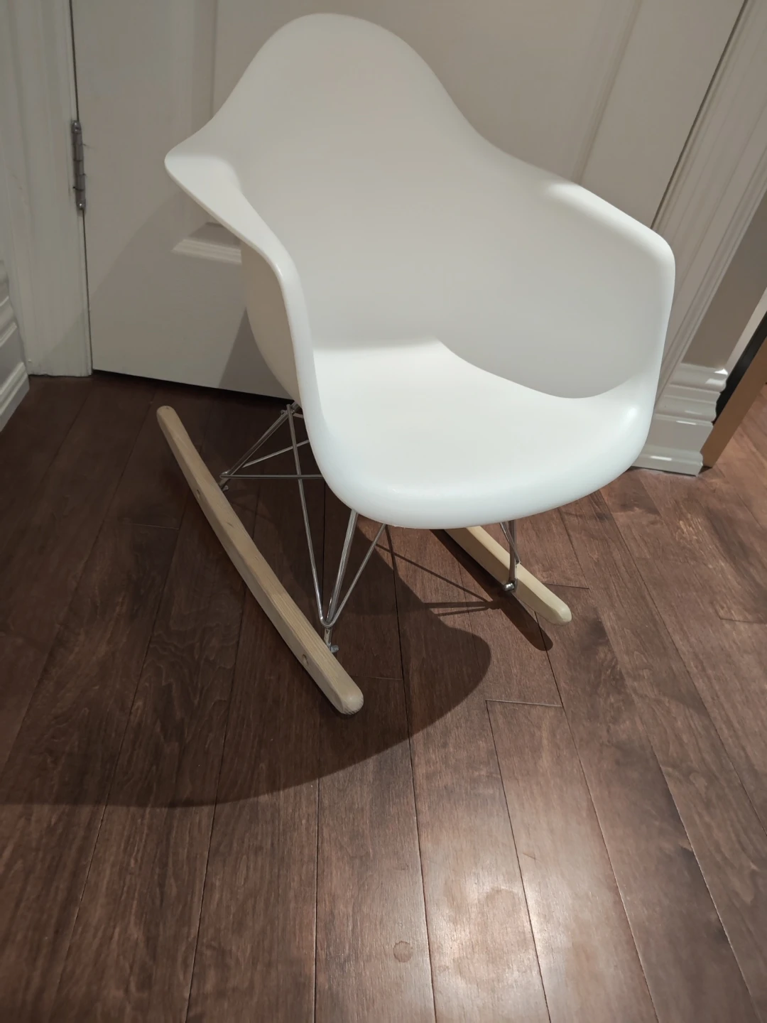 Kids White rocking chair with wood base