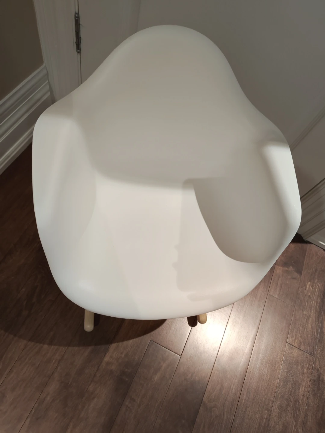 Kids White rocking chair with wood base - photo 2
