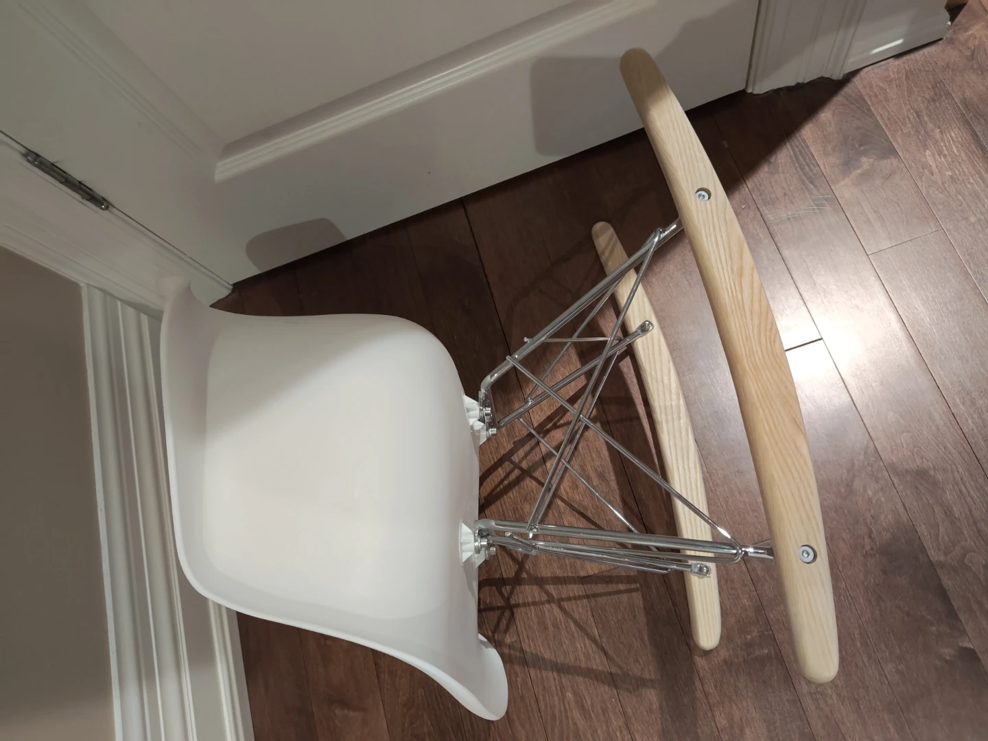 Kids White rocking chair with wood base - photo 3