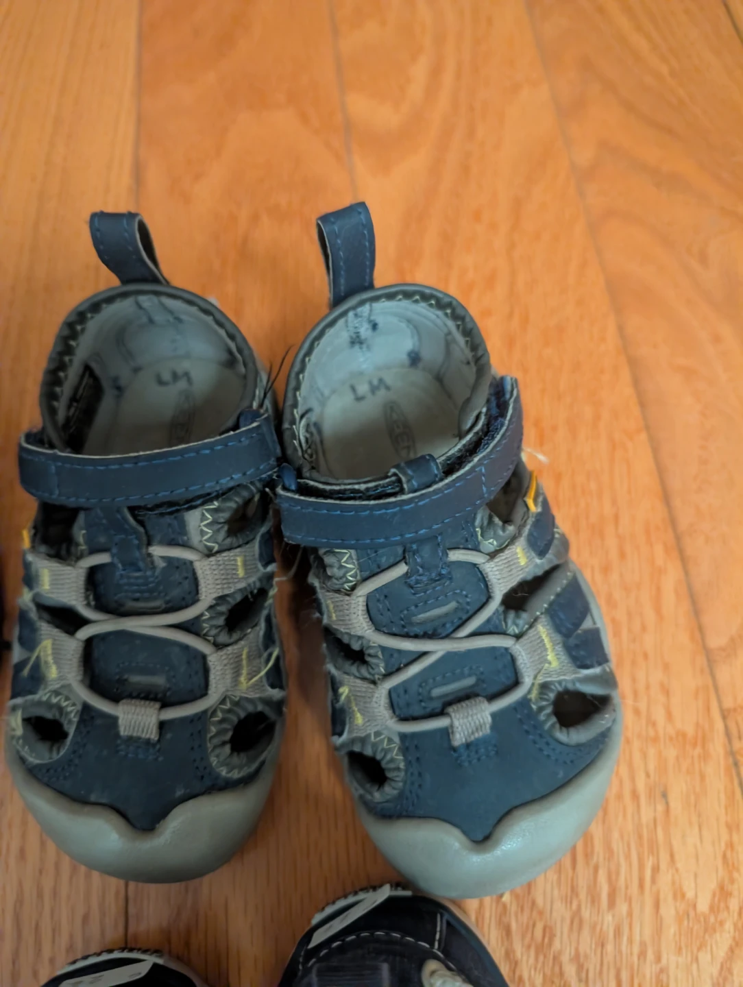 Bundle of Toddlers Shoes and Sandals size 6/6.5 (Euro 22) - photo 4