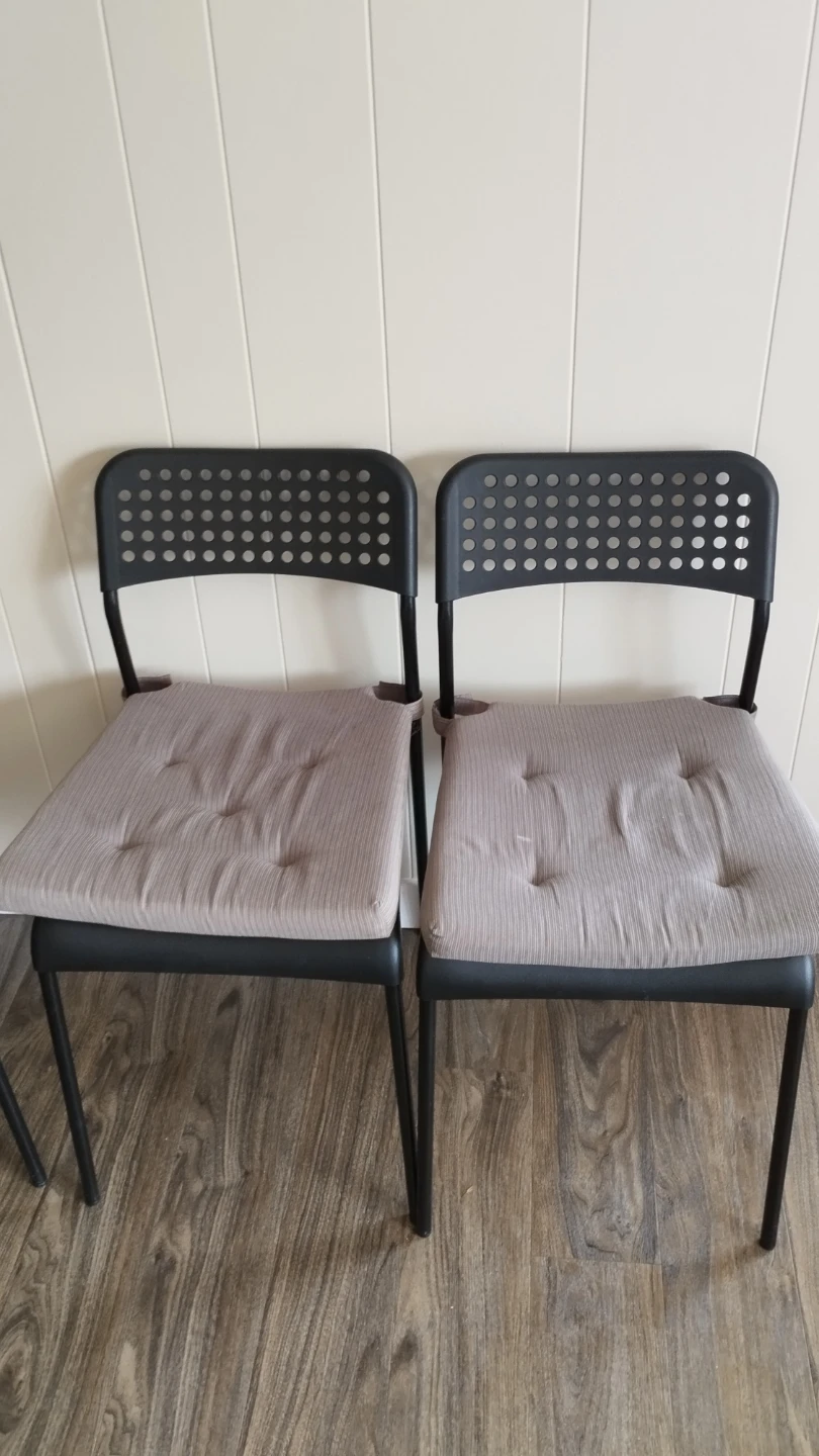 Set of 4 Black Chairs with Padded Seats - photo 2