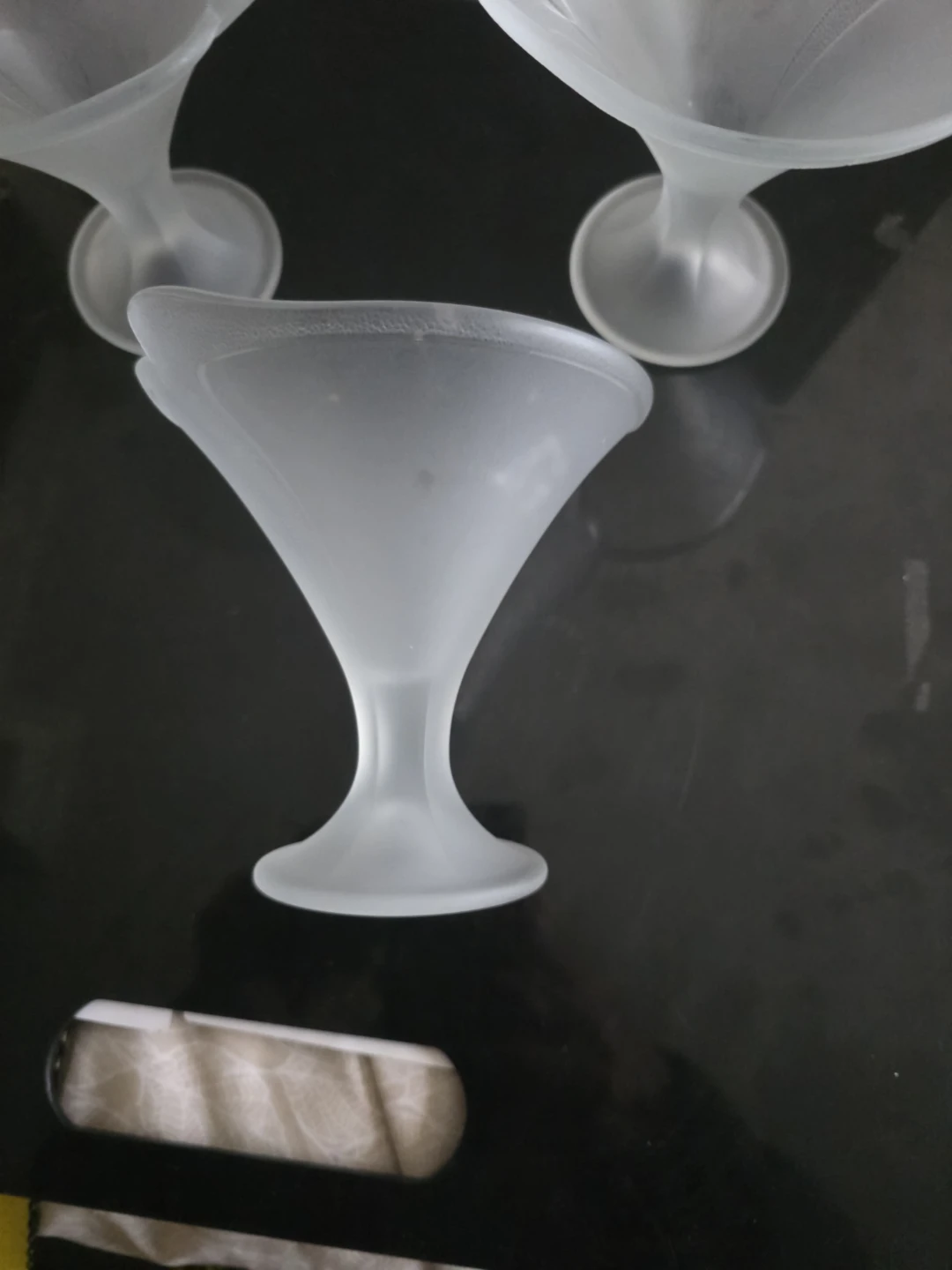 Set of 3 frosted glass dessert bowls - photo 2