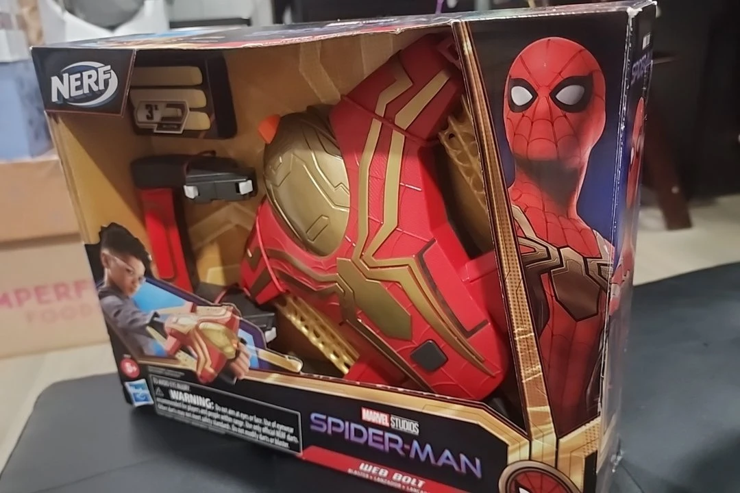 NEW - Marvel Spiderman Nerf Web Bolt Blaster