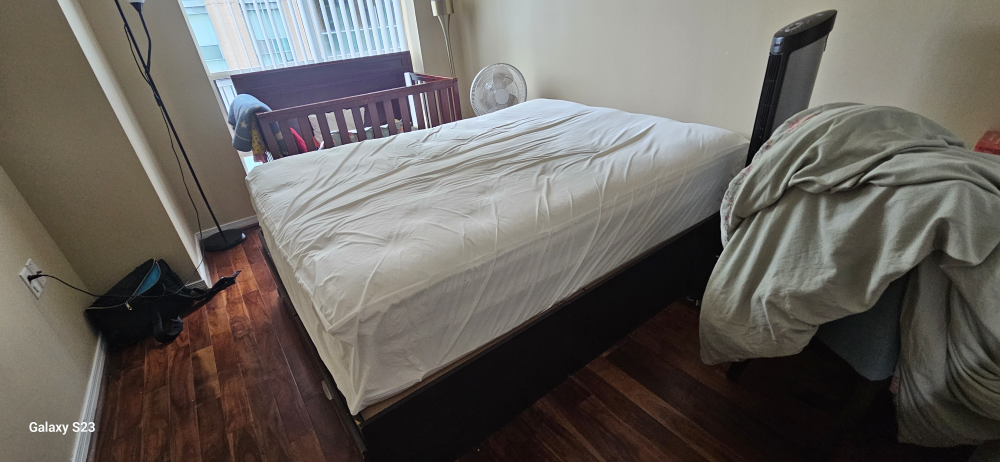 Free Mattress and bed/storage base⚽️