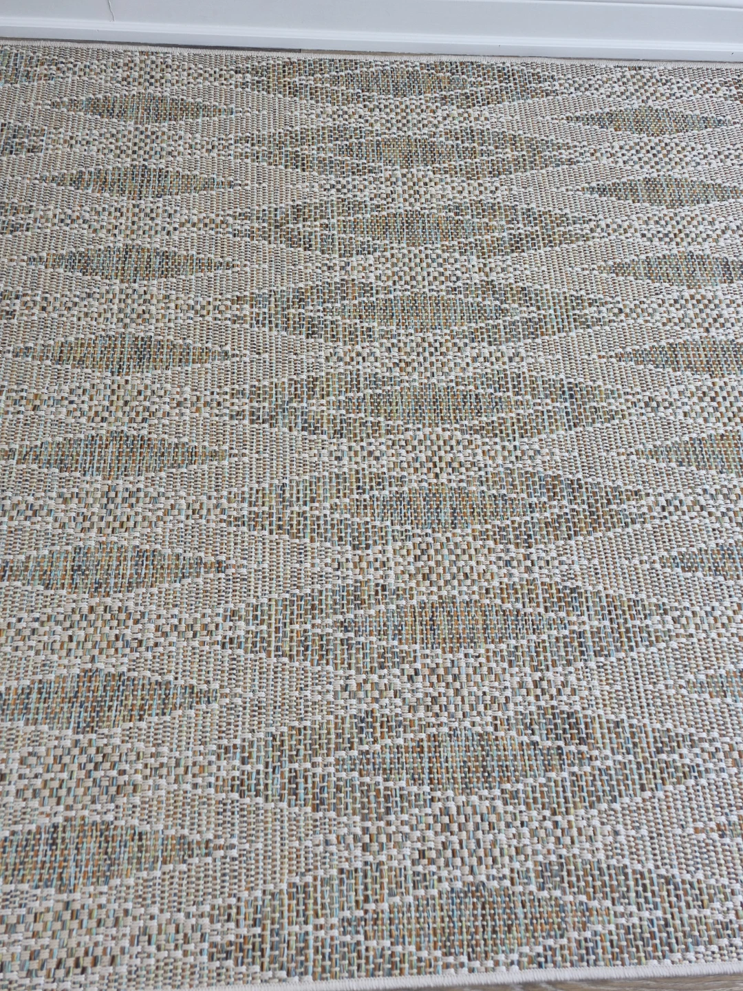 Geometric Diamond Pattern Area Rug - photo 3