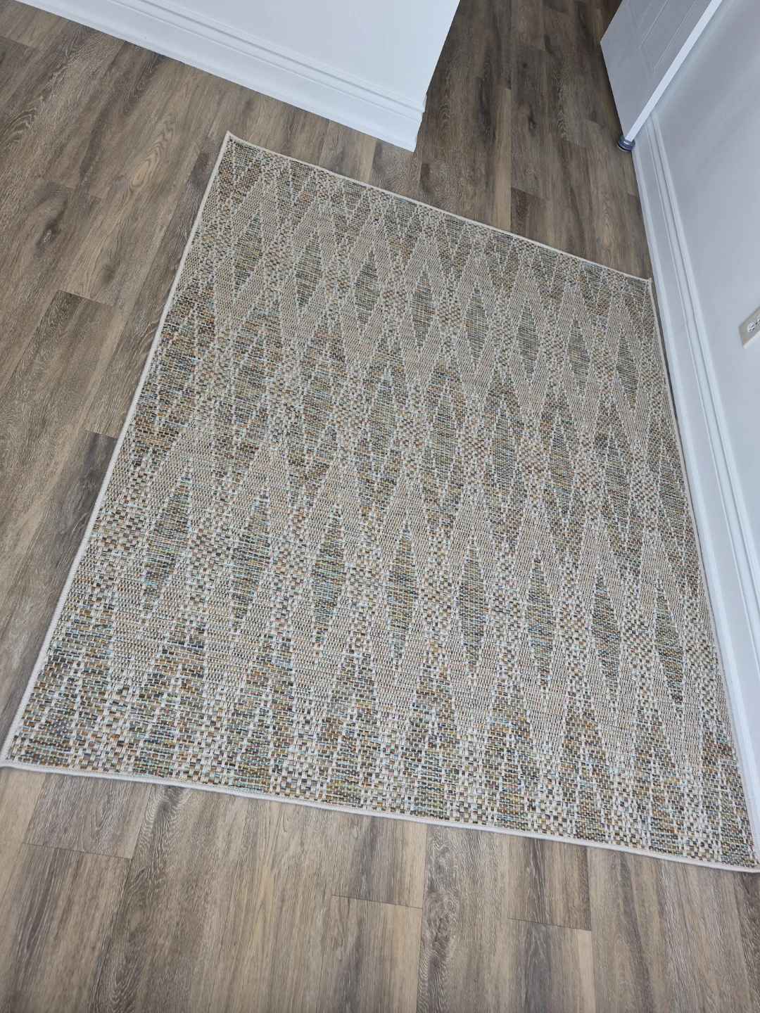 Geometric Diamond Pattern Area Rug - photo 5