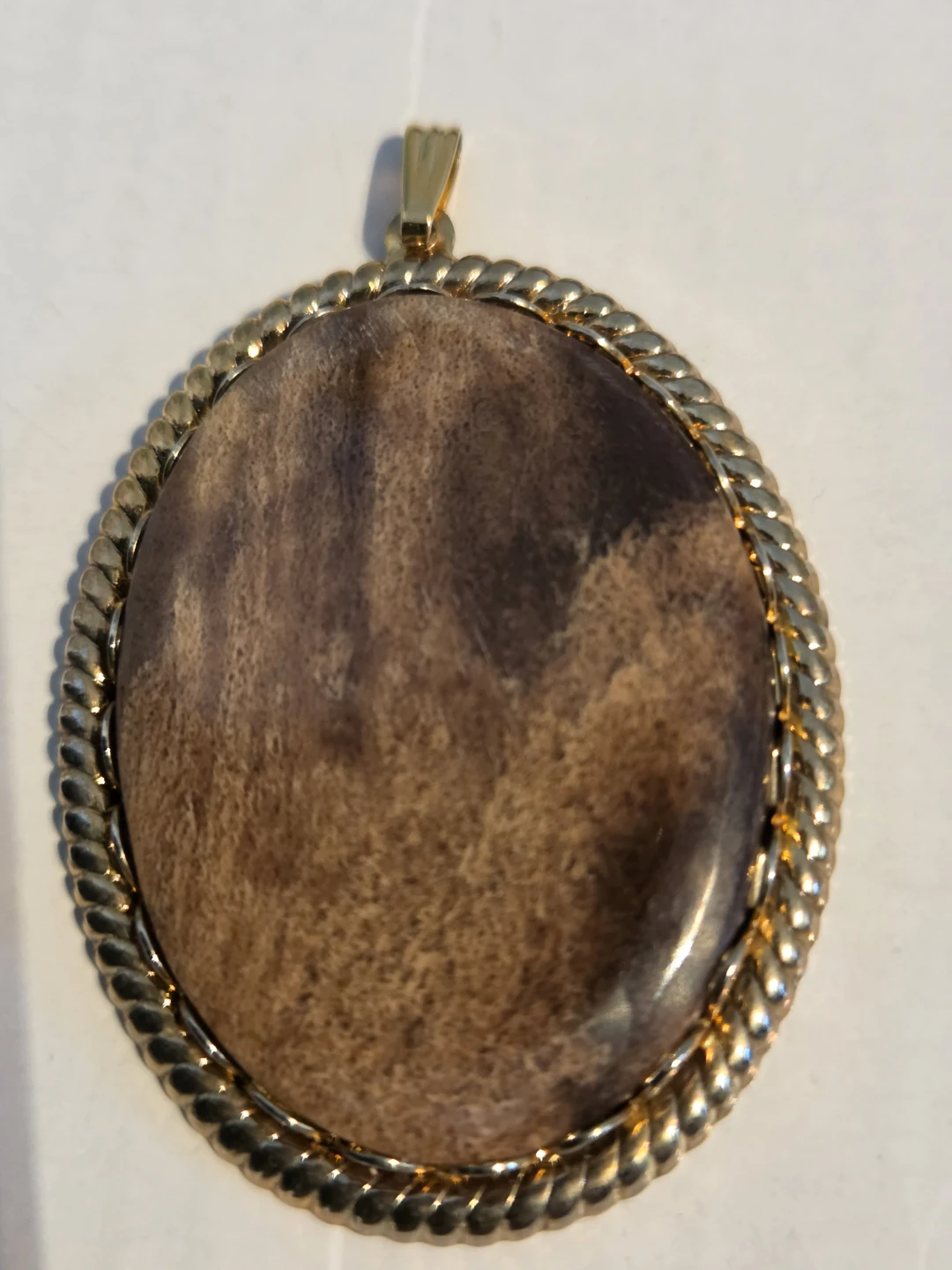 Oval Pendant with Natural Stone Inlay and Gold-Tone Rope Border - photo 3