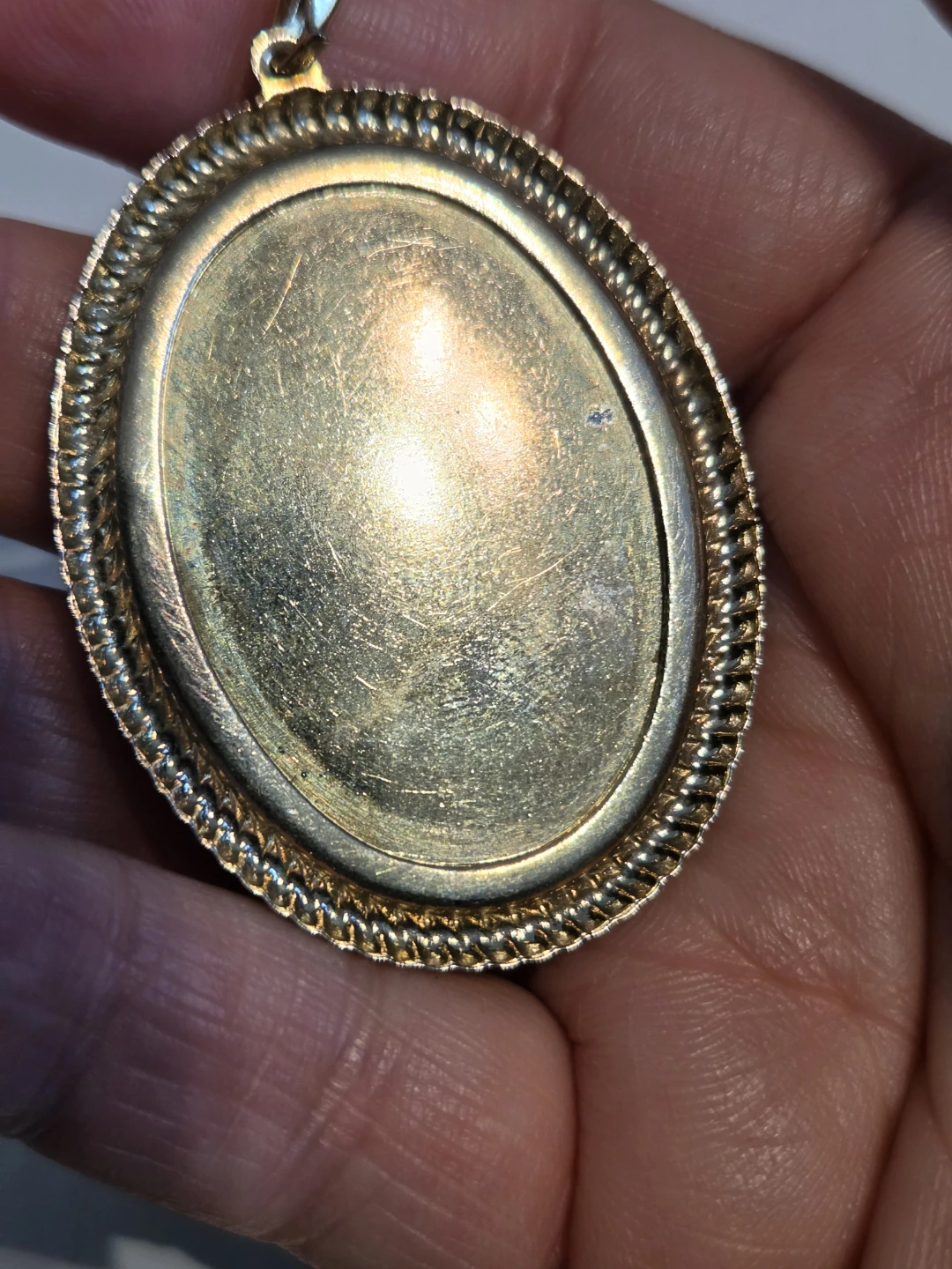 Oval Pendant with Natural Stone Inlay and Gold-Tone Rope Border - photo 5