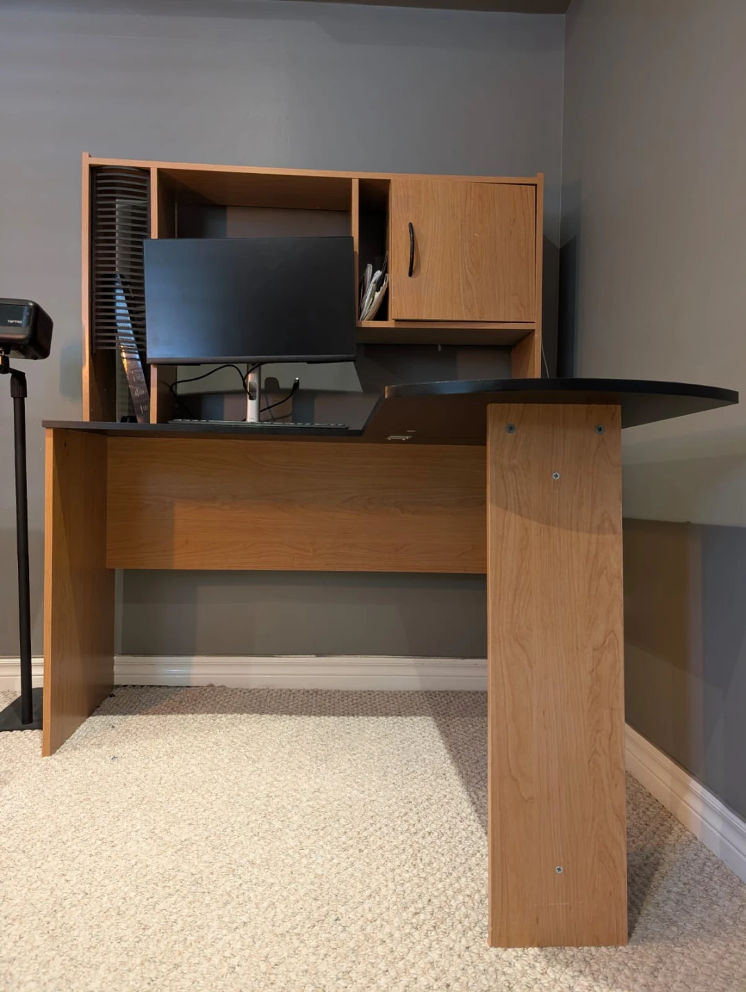 Computer desk with hutch - photo 2